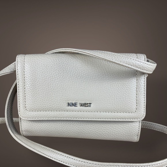 Nine West Crossbody Wallet Clutch Taupe Faux Pebble Leather Organizer Bag - Picture 2 of 7